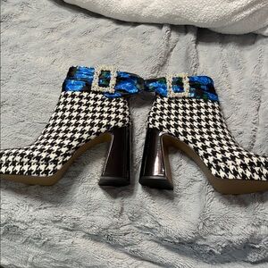 Betsey Johnson Boots Idris Black/White